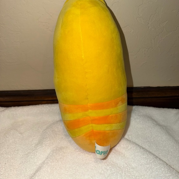 Larva Yellow Plush Toy with Sound 12-inch 2019 CWT Collection Works - Picture 4 of 10
